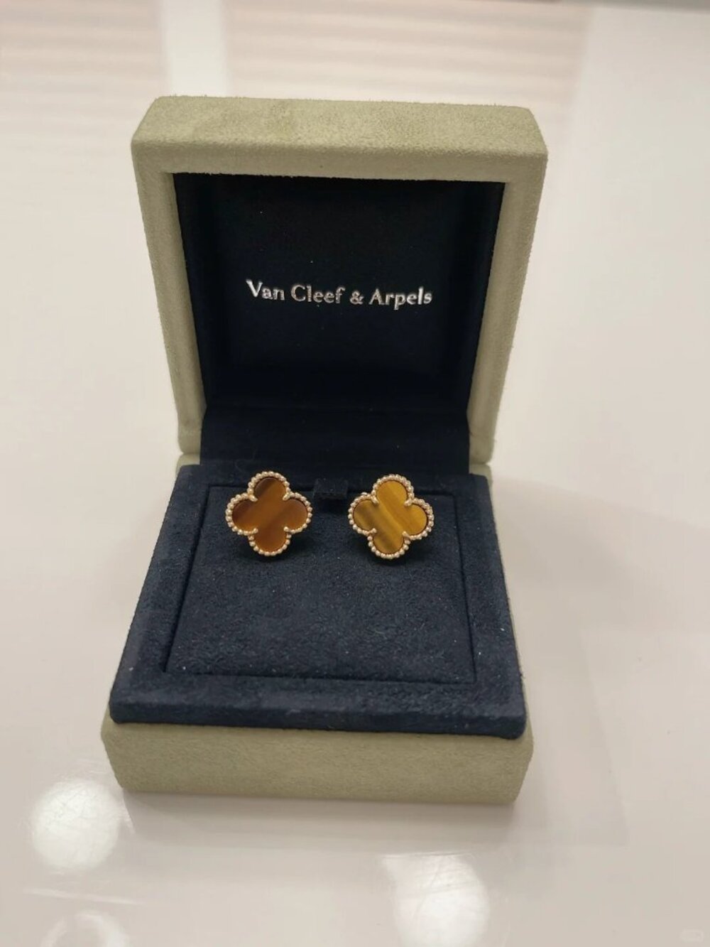 Authentic Van Cleef & Arpels 18K Yellow Gold Earrings - Picture 6 of 6